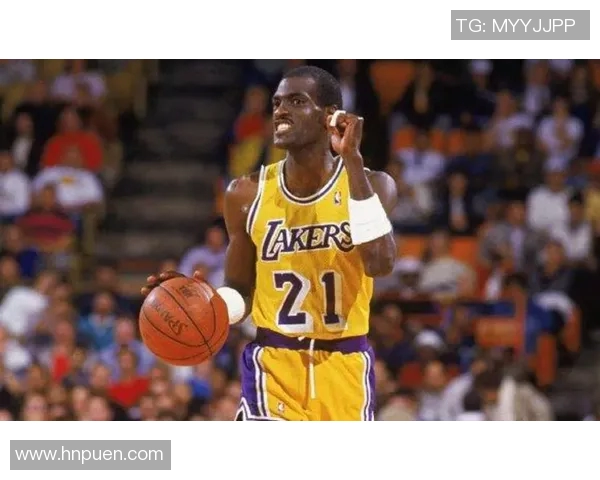 卡梅隆约翰逊如何在NBA赛场上展现出色的篮球天赋与领导能力